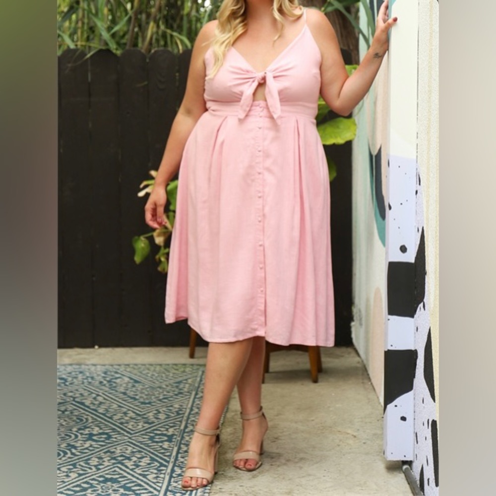 NWT Gilli Pink Plus Size Tie Knot Button Detail Dress .